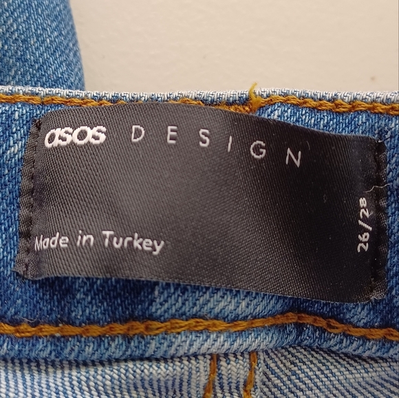 ASOS Design Distressed Mom Jeans - Picture 8 of 11